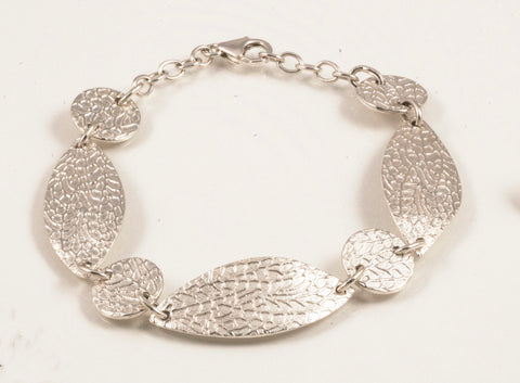 Slender leaf bracelet in sterling silver