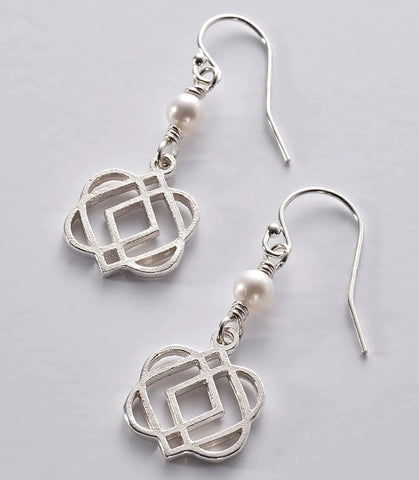 ONS 5 SS: Silver 'ONENESS' drop earrings with freshwater pearl (wholesale)