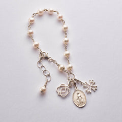 ONENESS freshwater pearl bracelet with silver charms