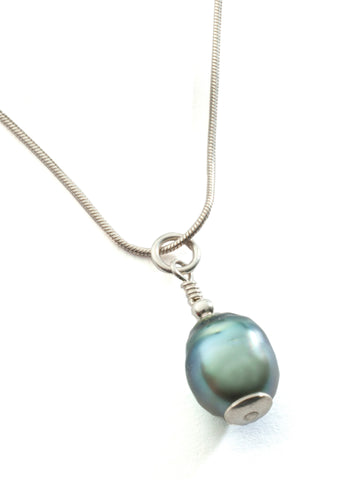 Tahiti Pearl teardrop pendant with sterling silver